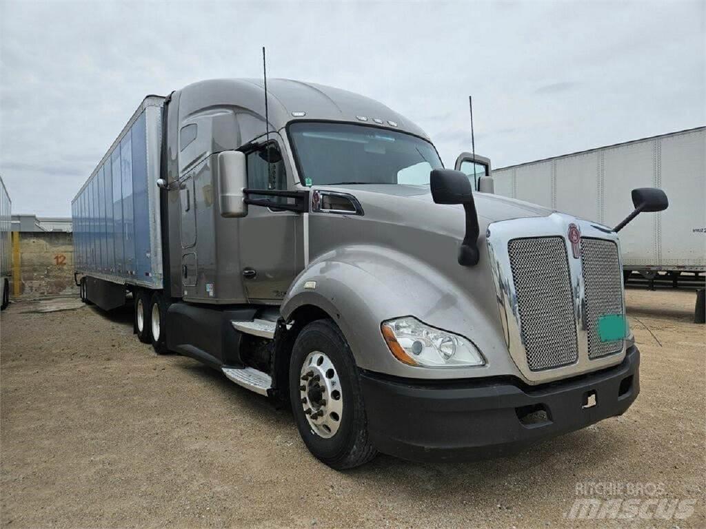 Kenworth T680 Conventional Trucks / Tractor Trucks