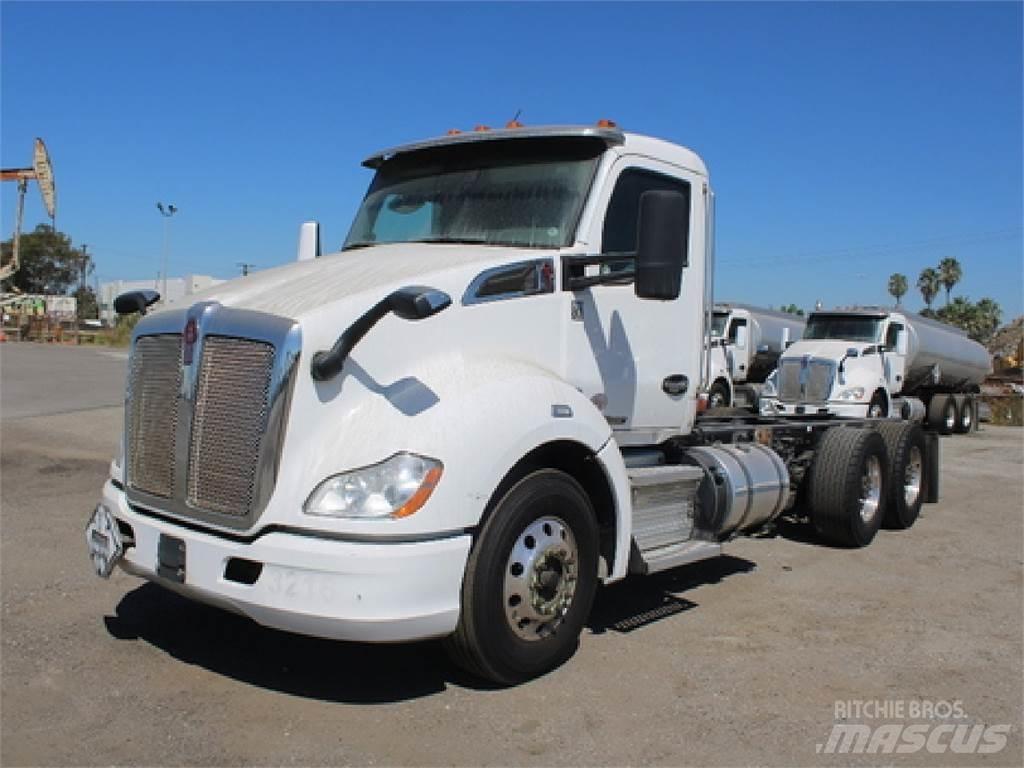 Kenworth T680 Cab & Chassis Trucks
