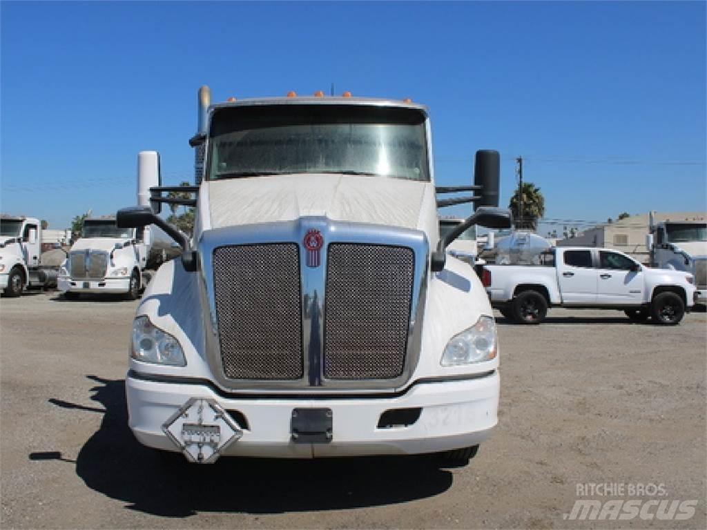 Kenworth T680 Cab & Chassis Trucks