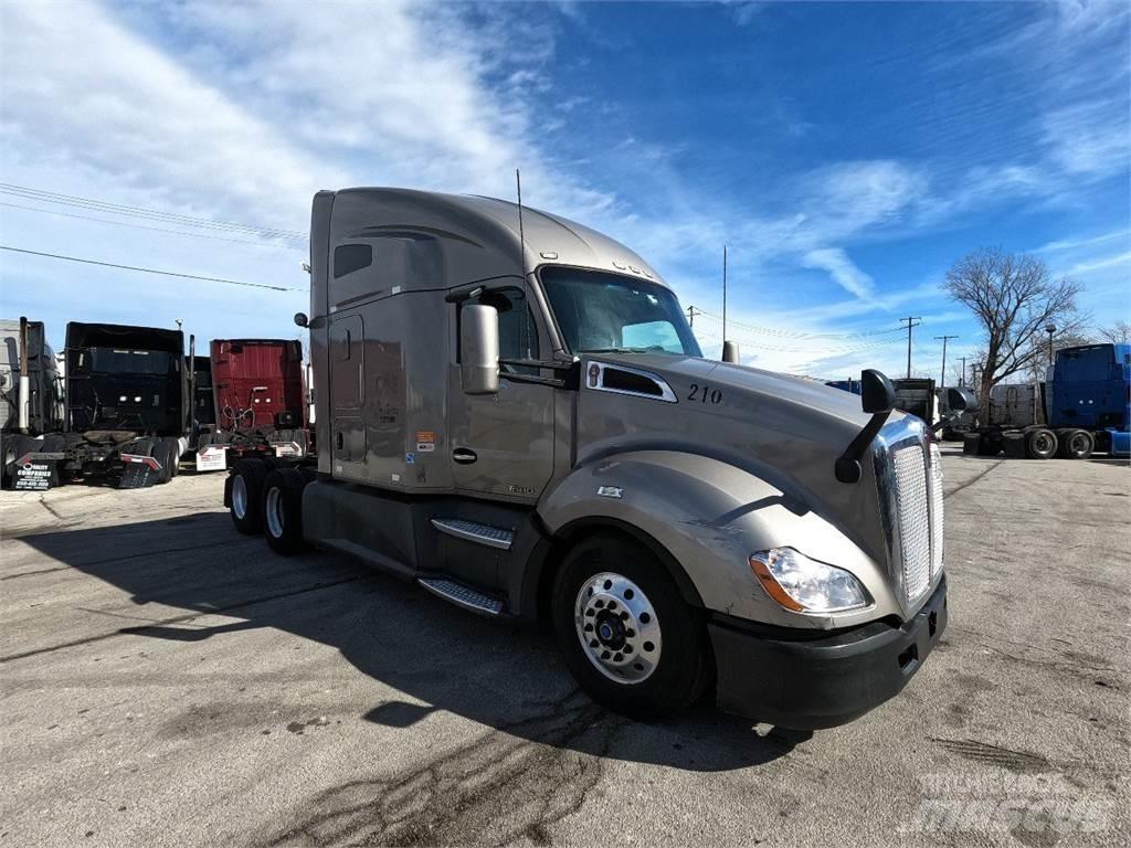Kenworth T680 Conventional Trucks / Tractor Trucks