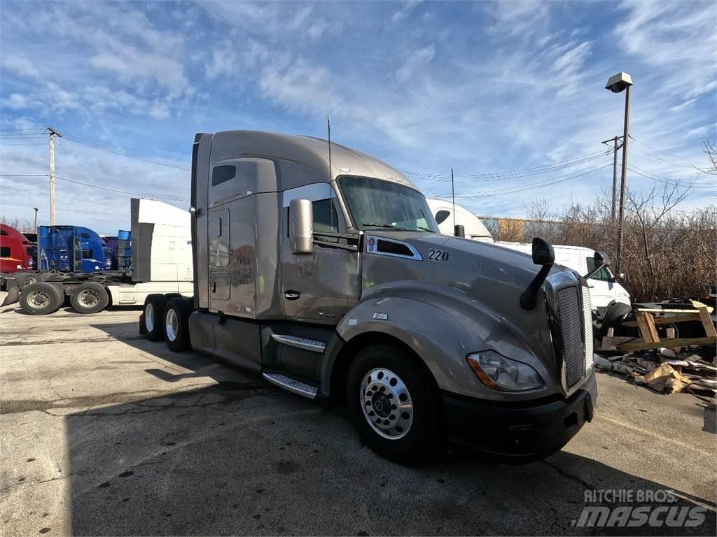 Kenworth T680 Conventional Trucks / Tractor Trucks