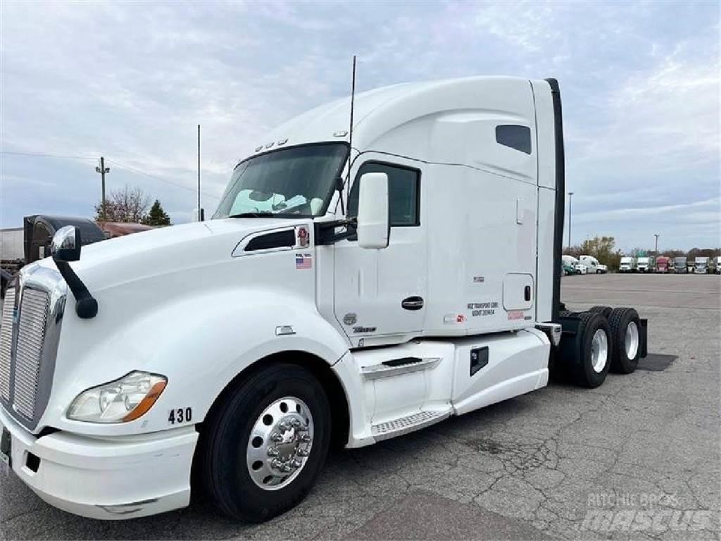 Kenworth T680 Conventional Trucks / Tractor Trucks
