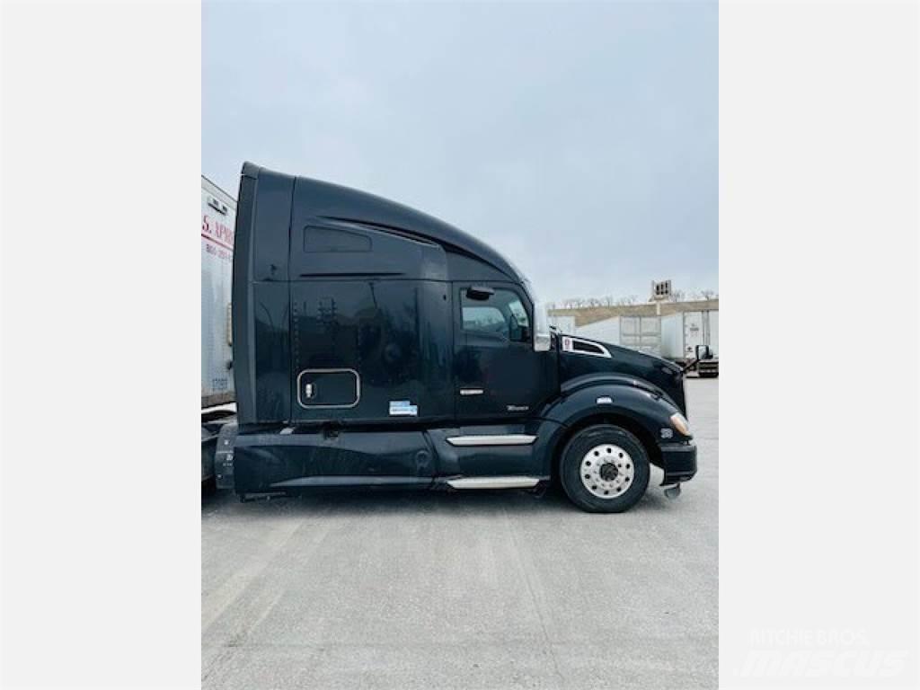 Kenworth T680 Conventional Trucks / Tractor Trucks