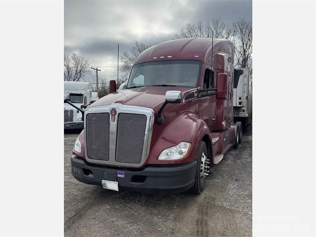 Kenworth T680 Conventional Trucks / Tractor Trucks