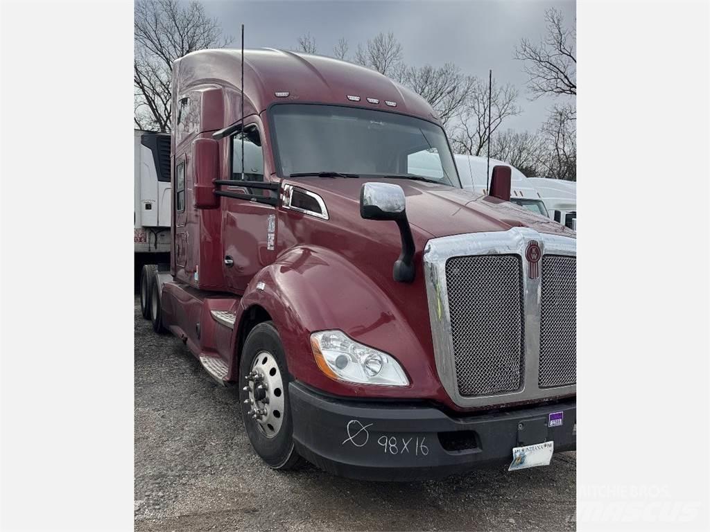 Kenworth T680 Conventional Trucks / Tractor Trucks