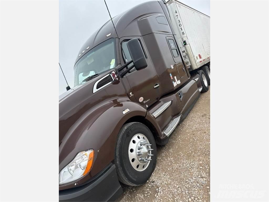 Kenworth T680 Conventional Trucks / Tractor Trucks
