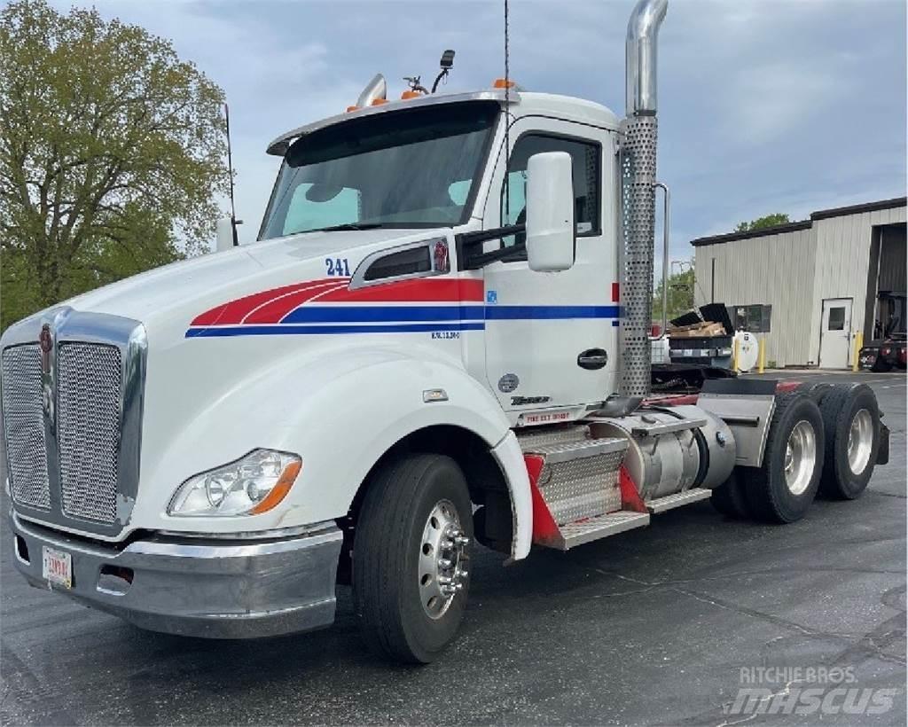 Kenworth T680 Conventional Trucks / Tractor Trucks