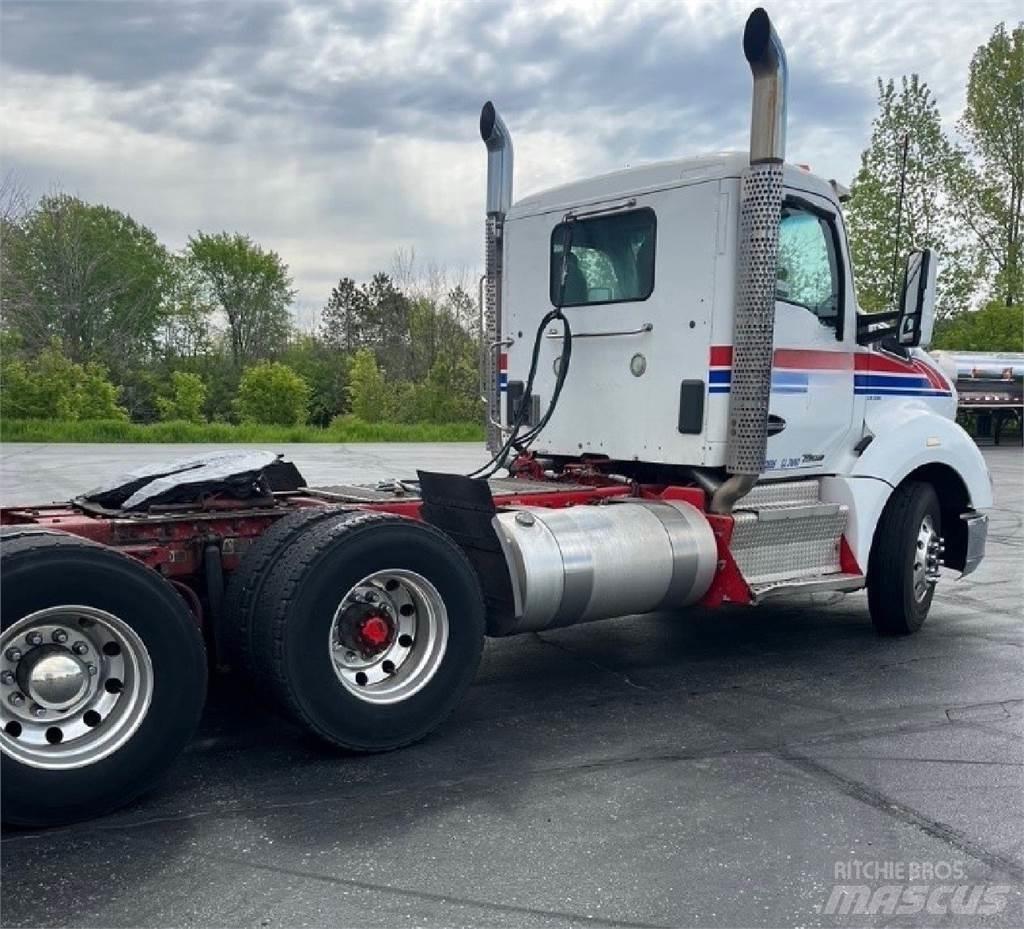 Kenworth T680 Conventional Trucks / Tractor Trucks