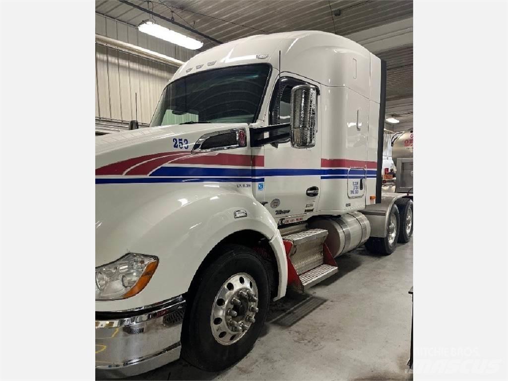 Kenworth T680 Conventional Trucks / Tractor Trucks
