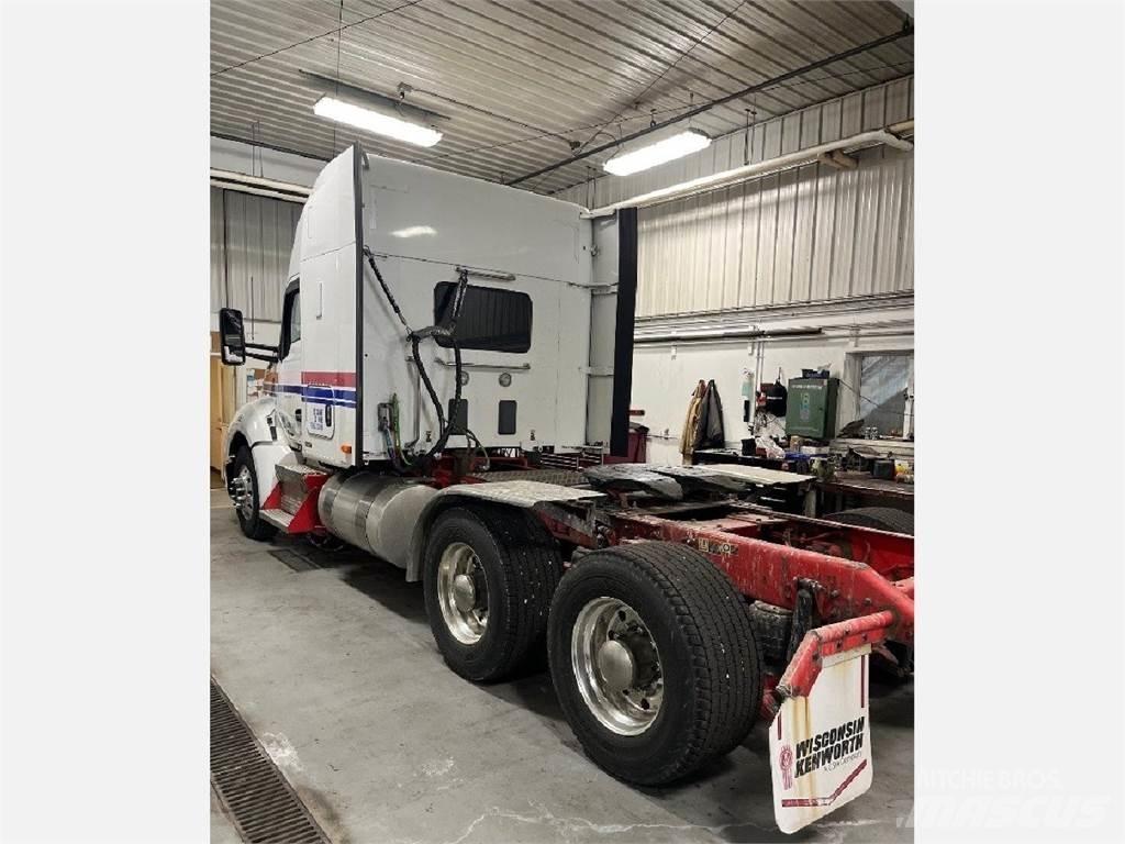 Kenworth T680 Conventional Trucks / Tractor Trucks