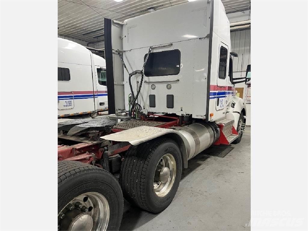 Kenworth T680 Conventional Trucks / Tractor Trucks