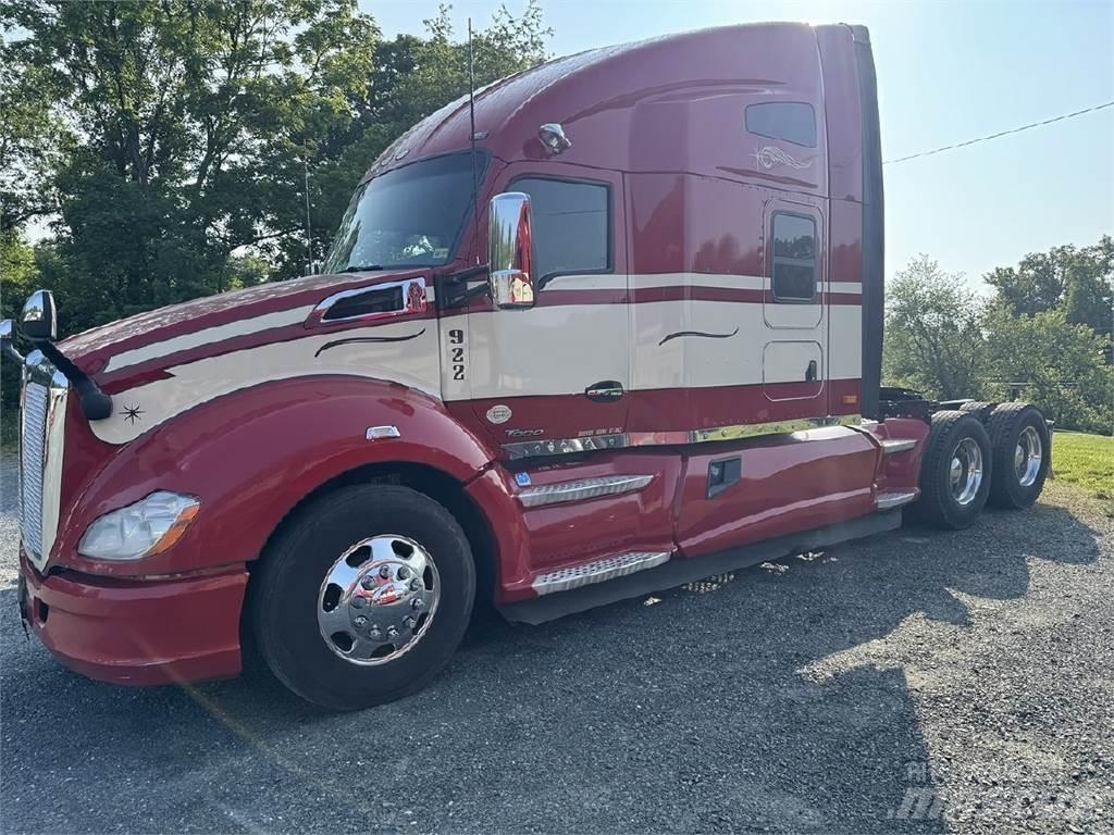 Kenworth T680 Conventional Trucks / Tractor Trucks