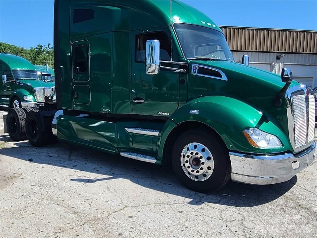 Kenworth T680 Conventional Trucks / Tractor Trucks