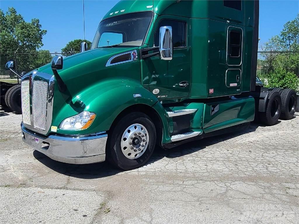 Kenworth T680 Conventional Trucks / Tractor Trucks