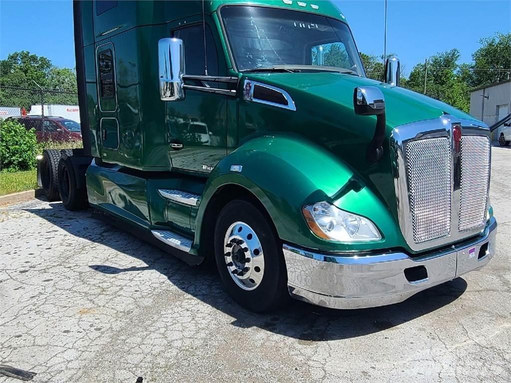 Kenworth T680 Conventional Trucks / Tractor Trucks