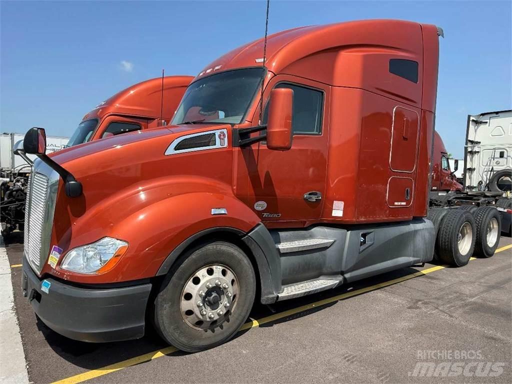 Kenworth T680 Conventional Trucks / Tractor Trucks