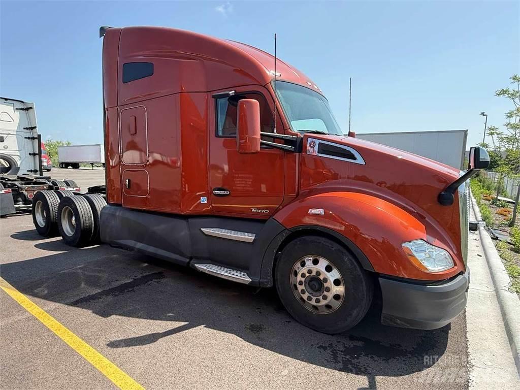 Kenworth T680 Conventional Trucks / Tractor Trucks