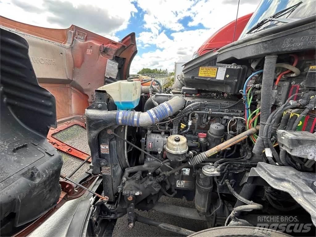 Kenworth T680 Conventional Trucks / Tractor Trucks
