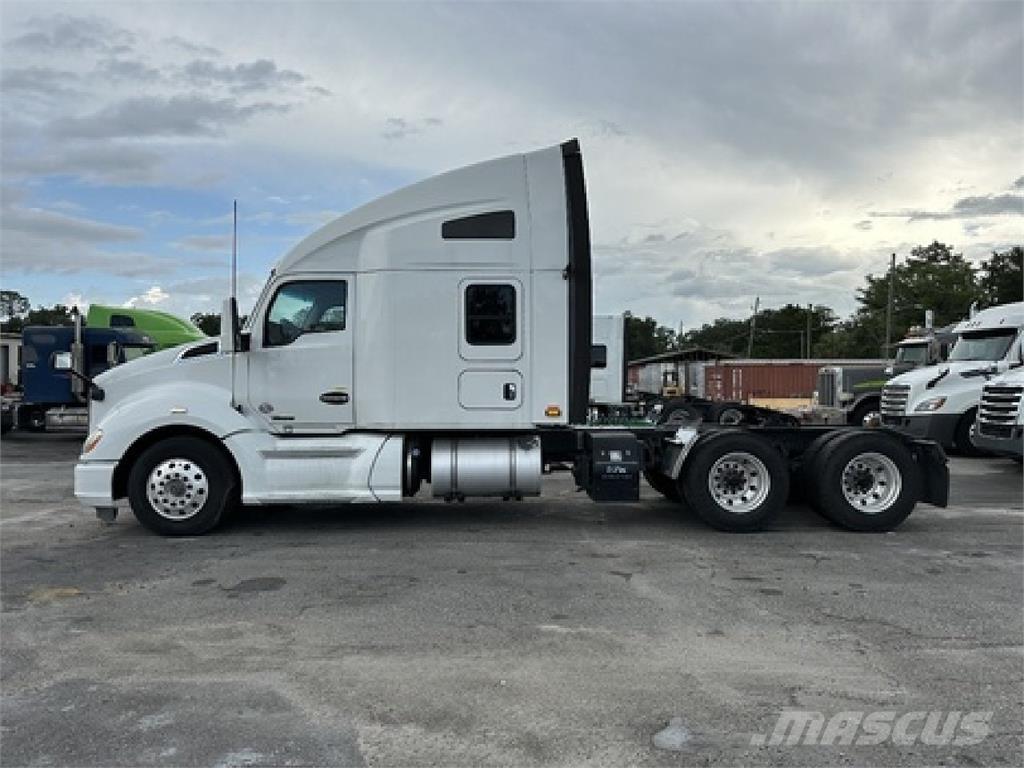 Kenworth T680 Conventional Trucks / Tractor Trucks