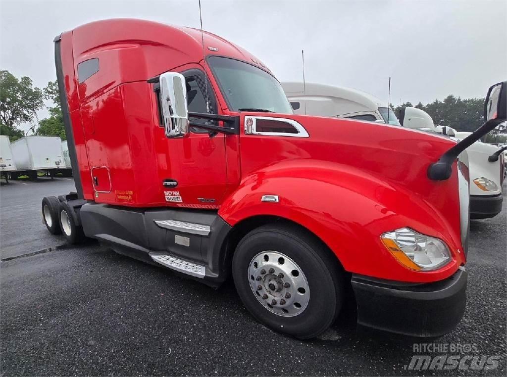 Kenworth T680 Conventional Trucks / Tractor Trucks