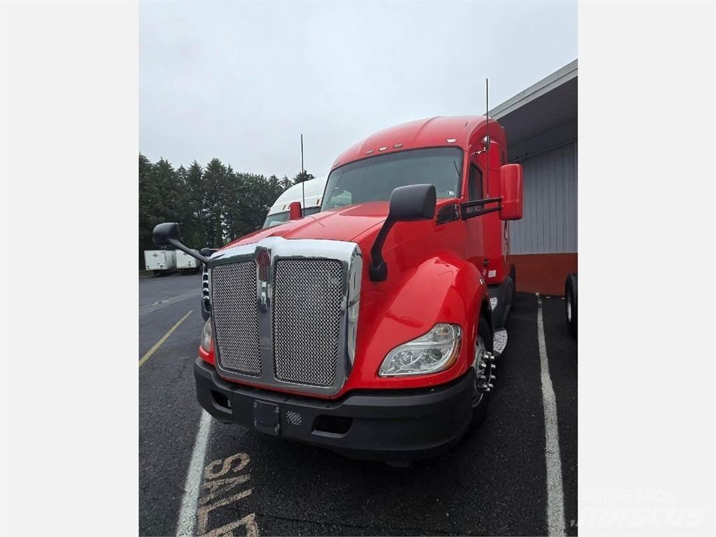 Kenworth T680 Conventional Trucks / Tractor Trucks