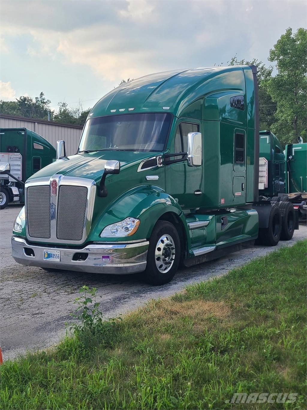 Kenworth T680 Conventional Trucks / Tractor Trucks