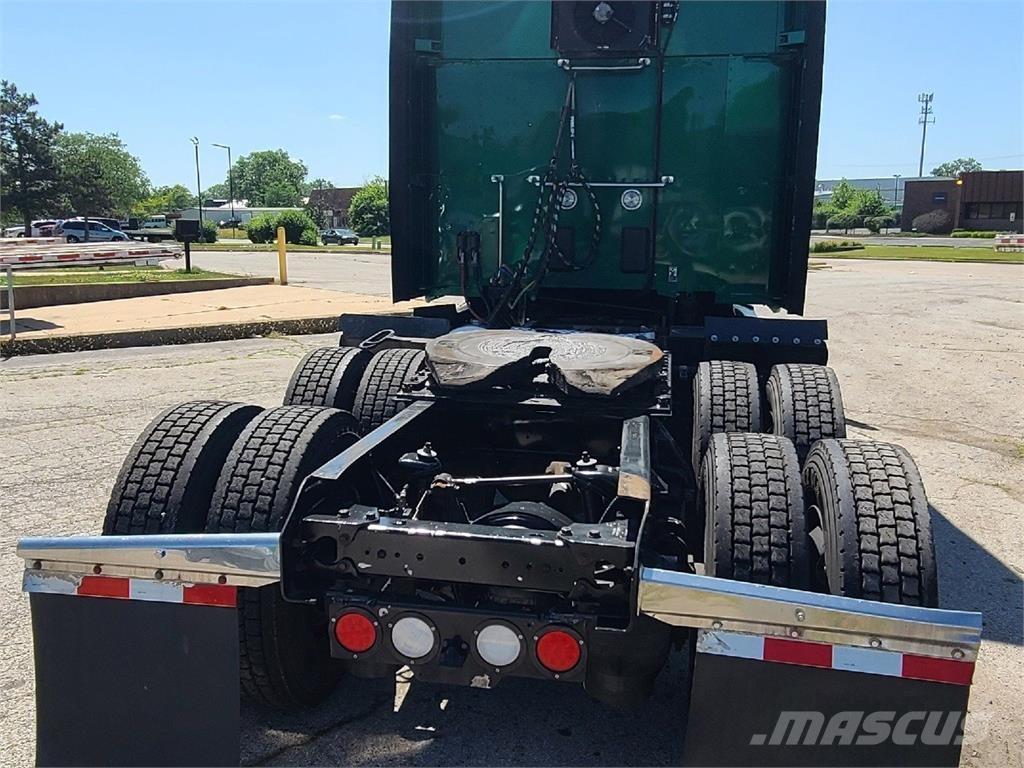 Kenworth T680 Conventional Trucks / Tractor Trucks