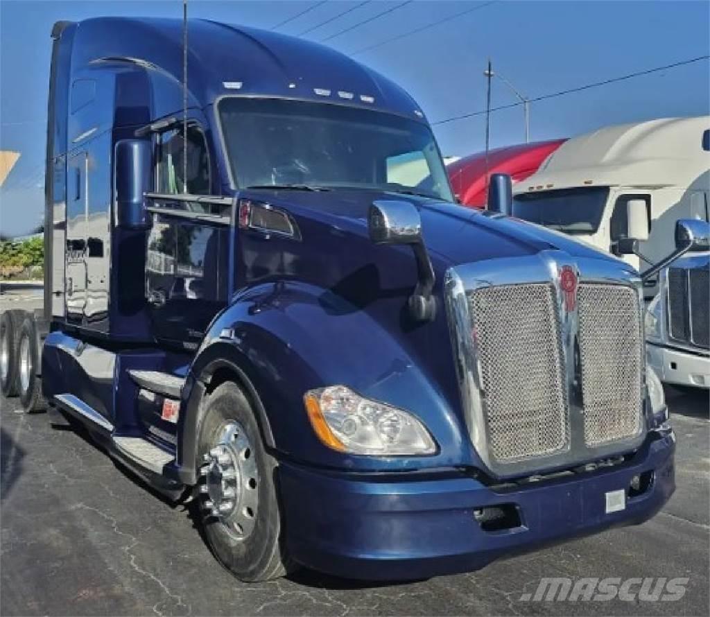 Kenworth T680 Conventional Trucks / Tractor Trucks