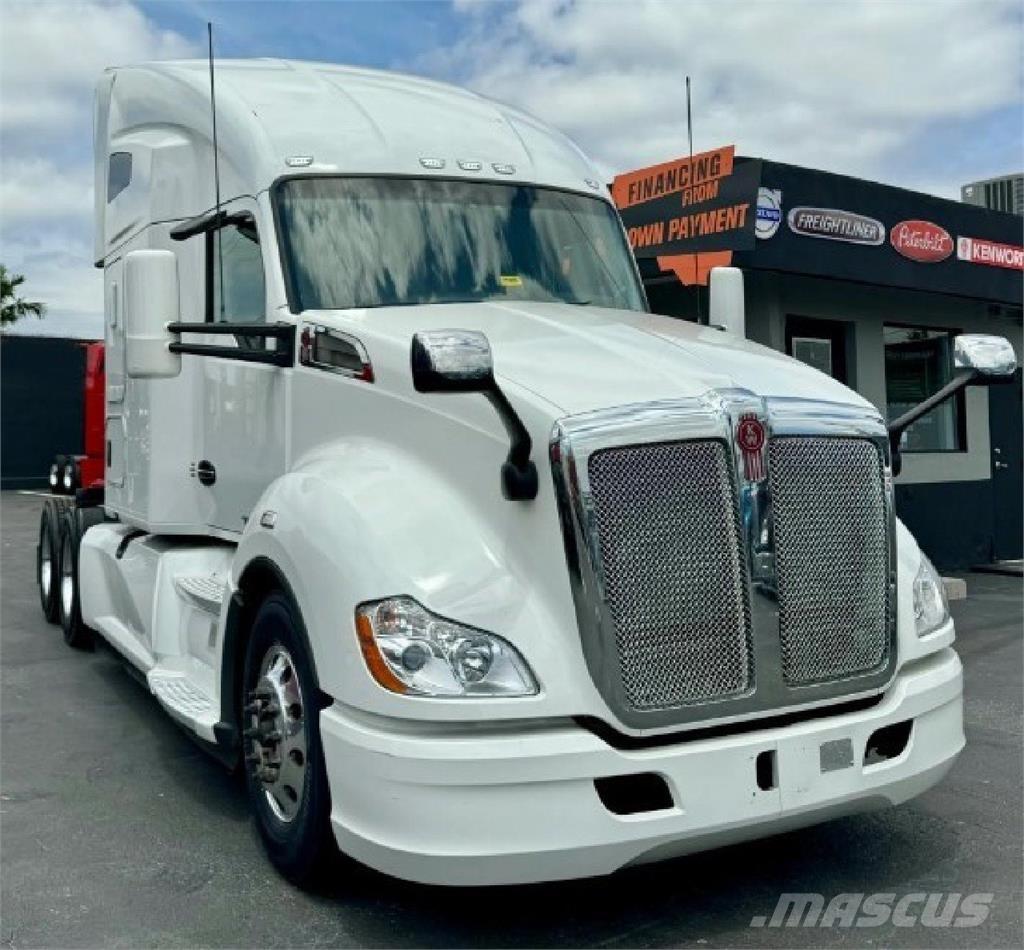 Kenworth T680 Conventional Trucks / Tractor Trucks
