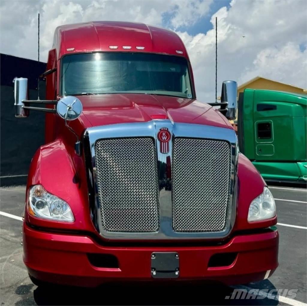 Kenworth T680 Conventional Trucks / Tractor Trucks