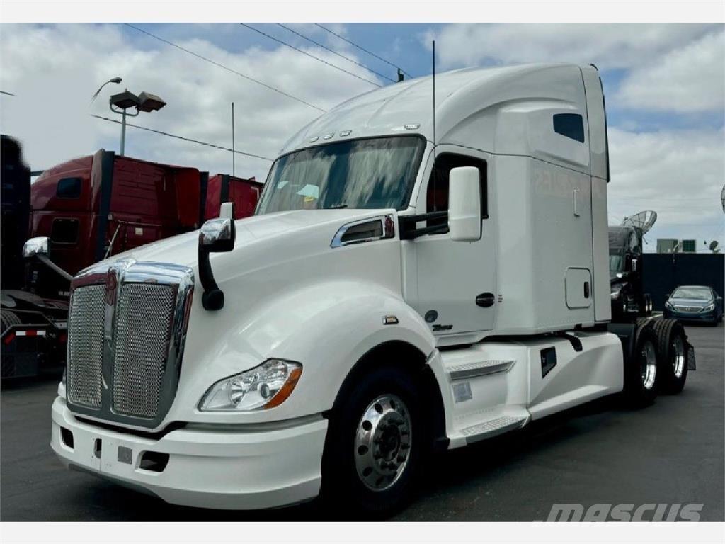 Kenworth T680 Conventional Trucks / Tractor Trucks