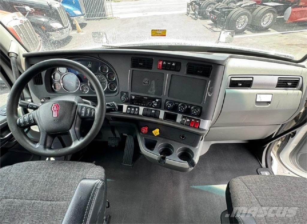 Kenworth T680 Conventional Trucks / Tractor Trucks