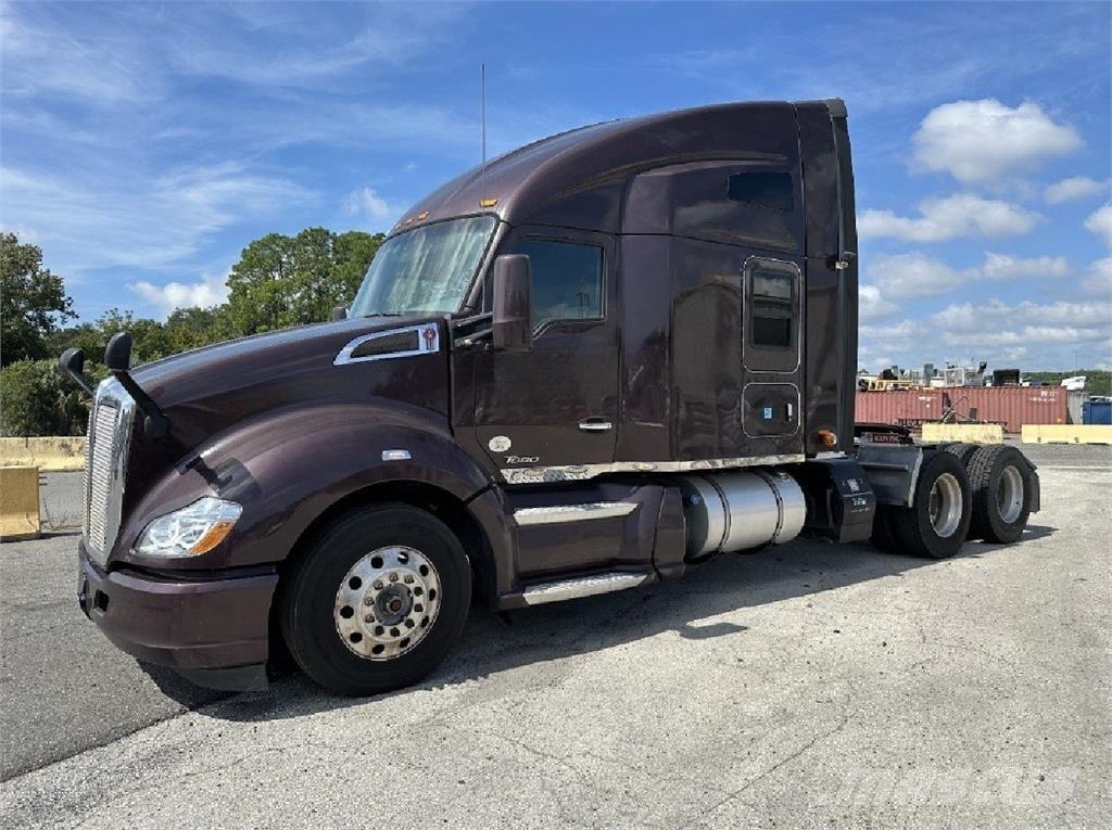 Kenworth T680 Conventional Trucks / Tractor Trucks