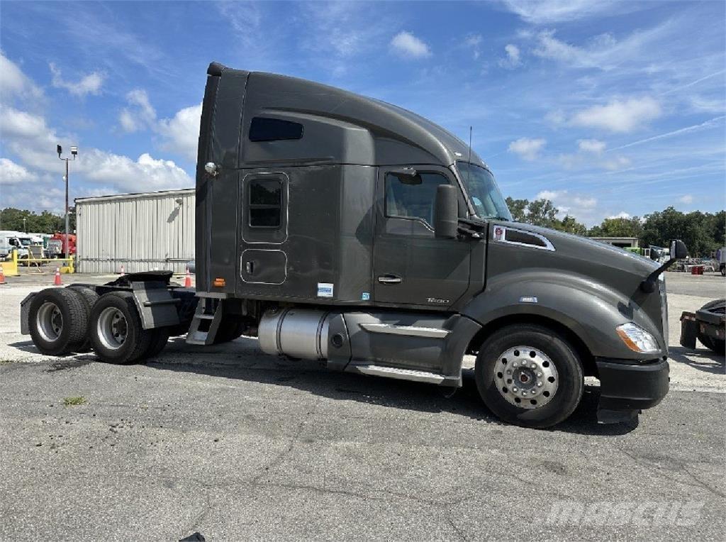 Kenworth T680 Conventional Trucks / Tractor Trucks