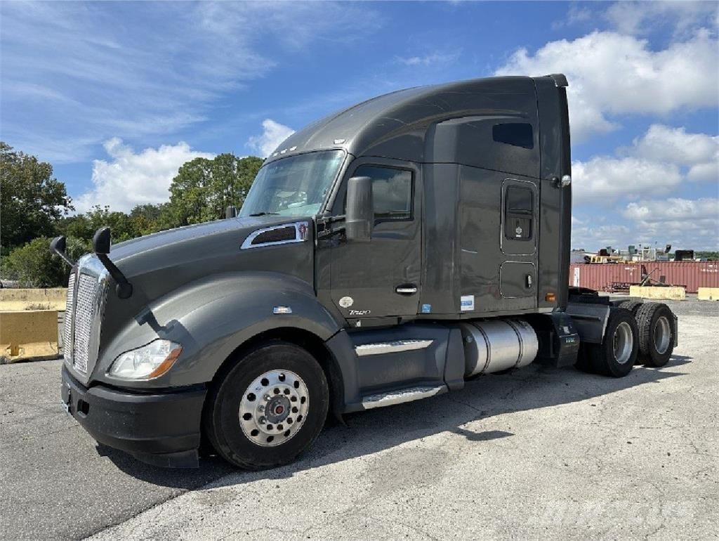 Kenworth T680 Conventional Trucks / Tractor Trucks