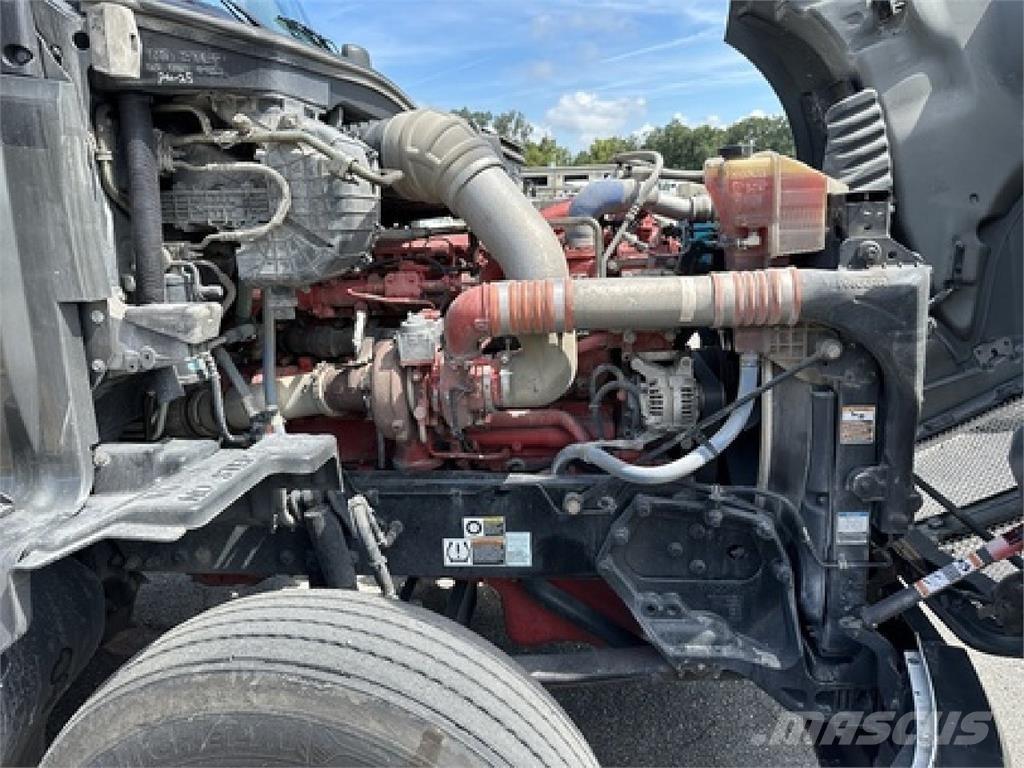 Kenworth T680 Conventional Trucks / Tractor Trucks