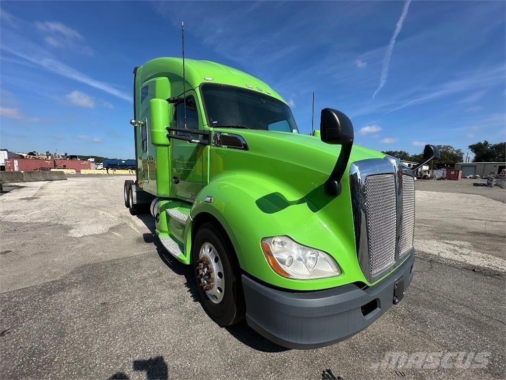 Kenworth T680 Conventional Trucks / Tractor Trucks
