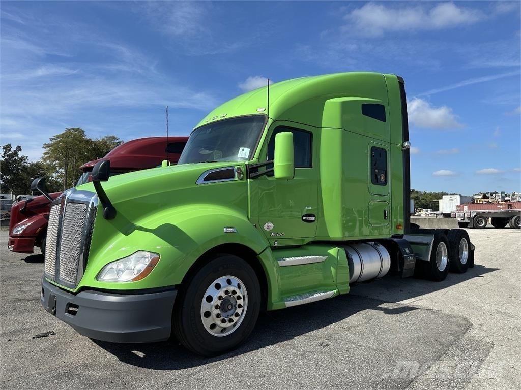 Kenworth T680 Conventional Trucks / Tractor Trucks
