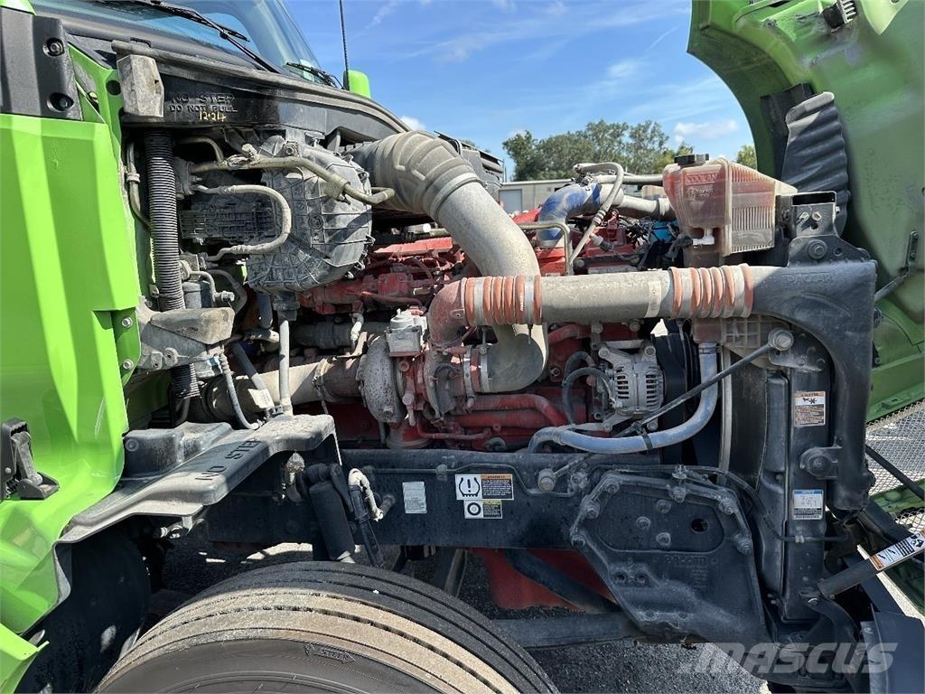 Kenworth T680 Conventional Trucks / Tractor Trucks