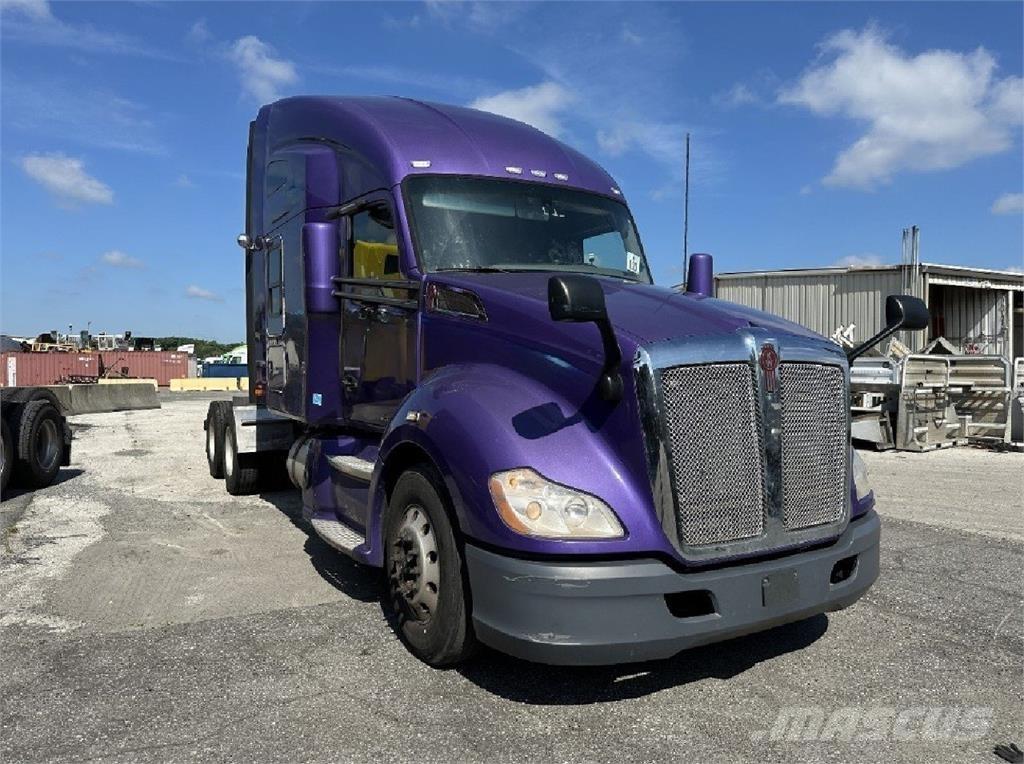Kenworth T680 Conventional Trucks / Tractor Trucks