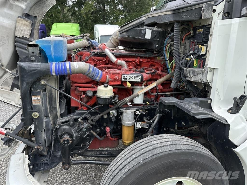 Kenworth T680 Conventional Trucks / Tractor Trucks