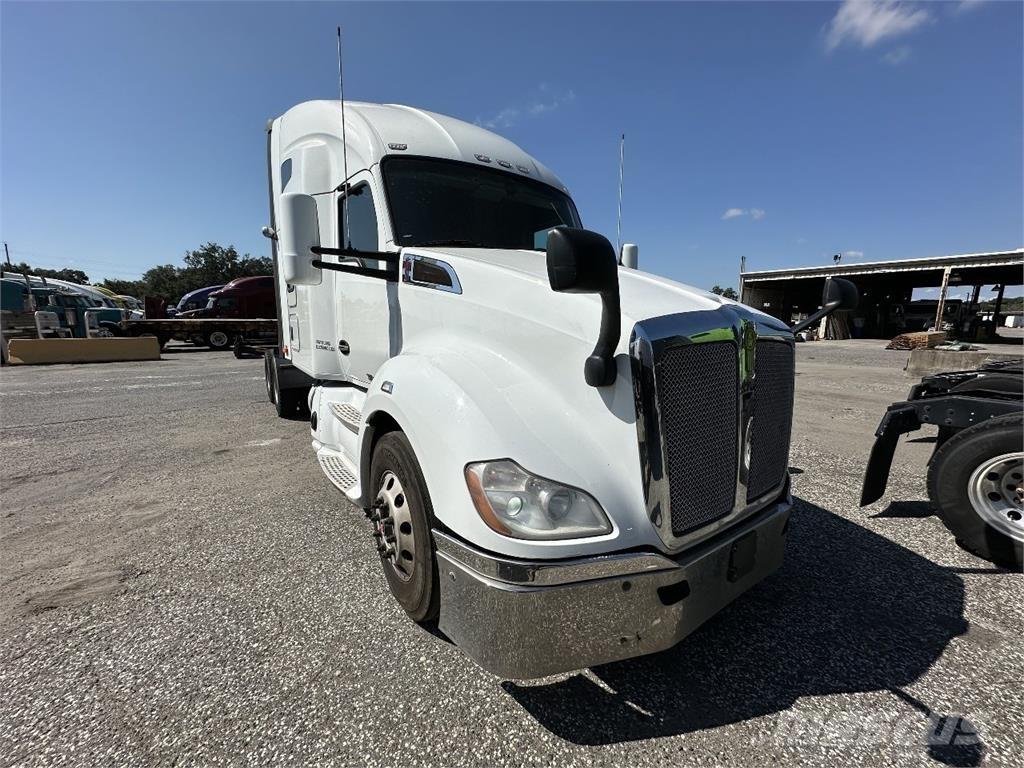 Kenworth T680 Conventional Trucks / Tractor Trucks