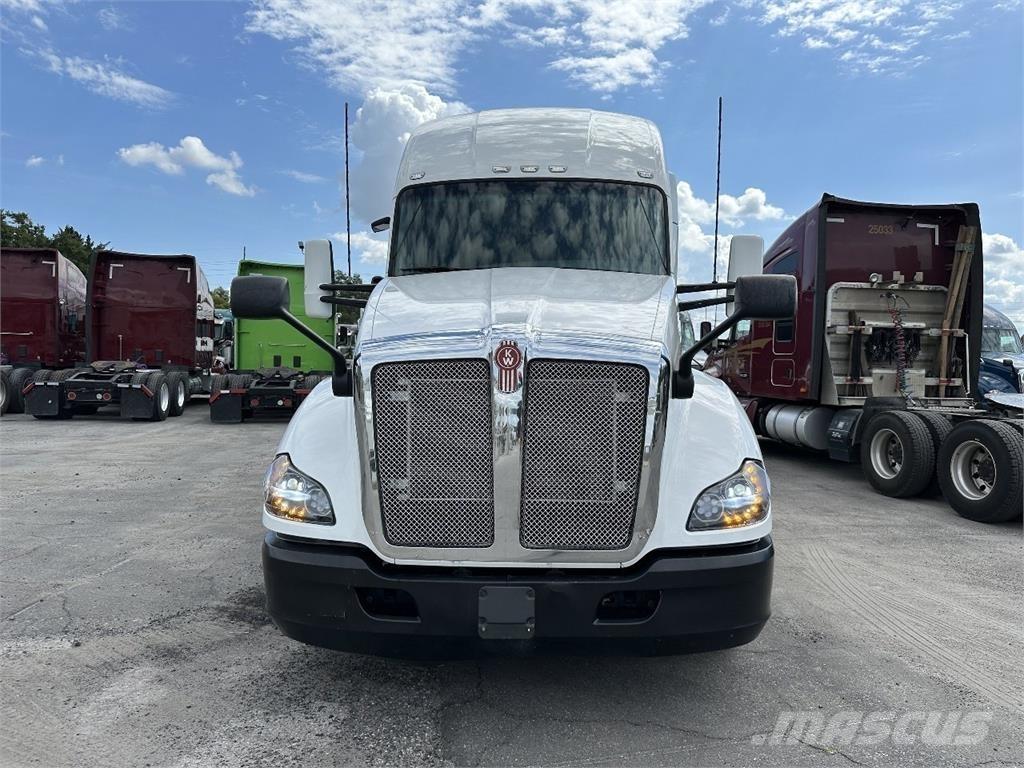 Kenworth T680 Conventional Trucks / Tractor Trucks