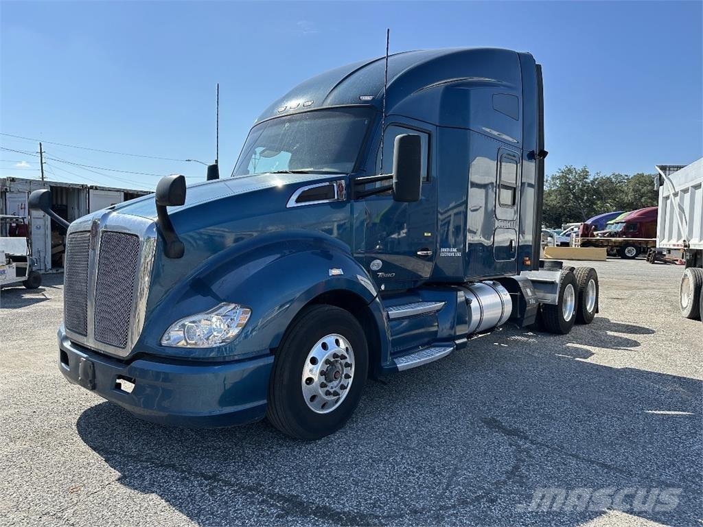 Kenworth T680 Conventional Trucks / Tractor Trucks