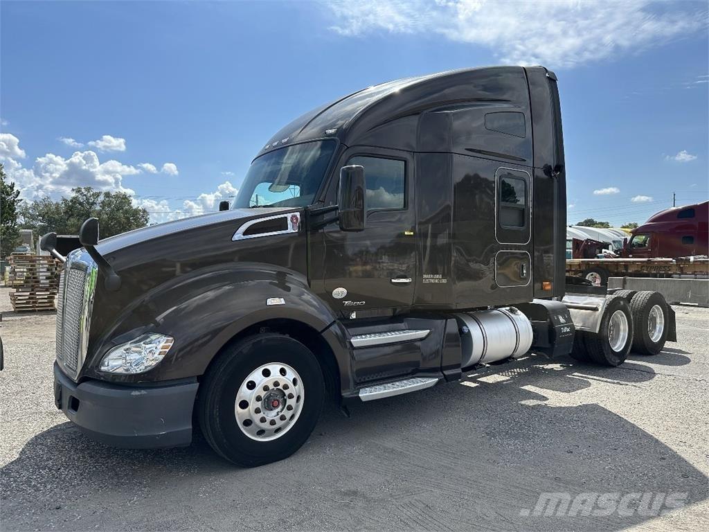 Kenworth T680 Conventional Trucks / Tractor Trucks