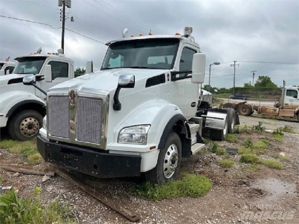 Kenworth T880 Conventional Trucks / Tractor Trucks