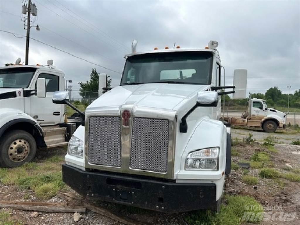 Kenworth T880 Conventional Trucks / Tractor Trucks