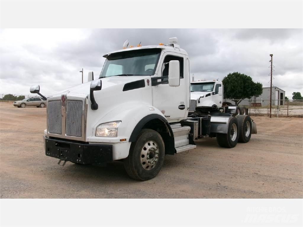 Kenworth T880 Conventional Trucks / Tractor Trucks