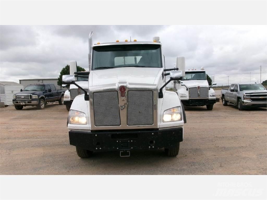 Kenworth T880 Conventional Trucks / Tractor Trucks