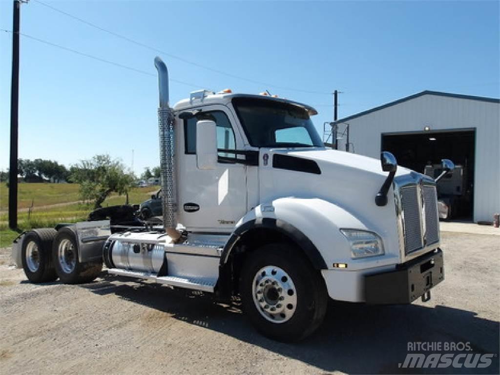 Kenworth T880 Conventional Trucks / Tractor Trucks